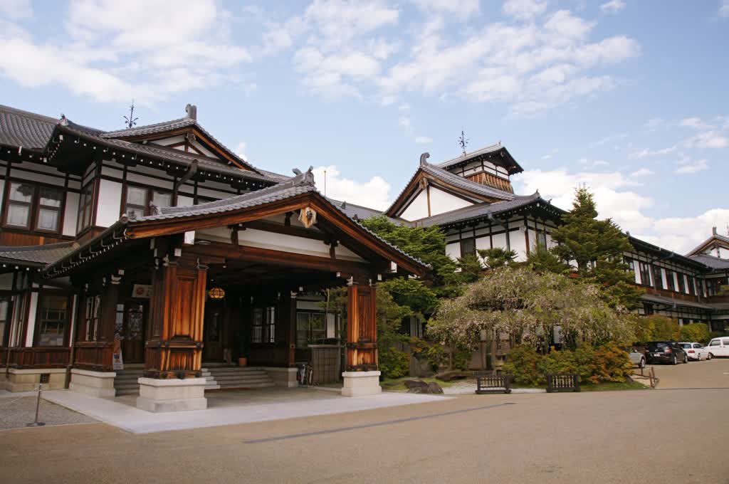 Descubre Japón: Colores Mágicos Especial Sakura 2027